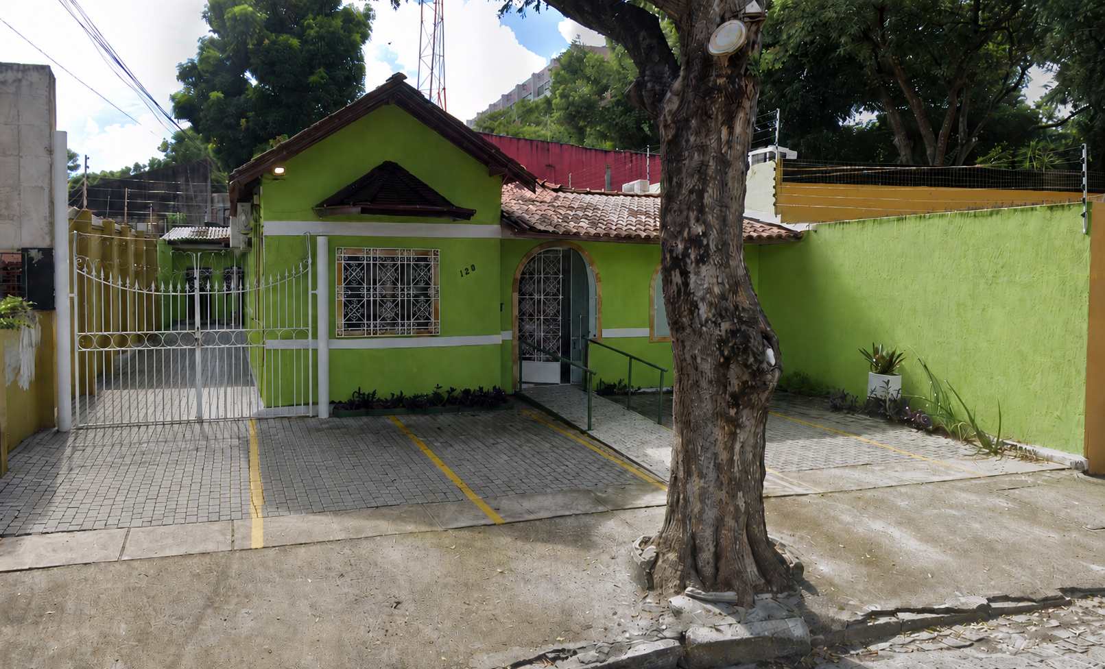 Fachada da sede da ADEPEPE em Santo Amaro, Recife